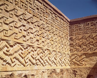 Muro a Mosaico dal Patio de las Grecas, Periodo Postclassico (900-1521) da Pre Columbian